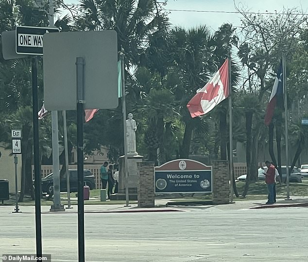 A welcome to the sign of the United States in Brownsville, Texas