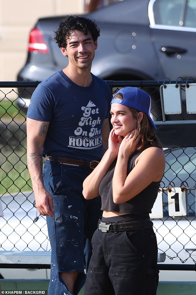 The brunette beauty tried out different hairstyles throughout the day, and at one point she opted to don a backwards blue cap