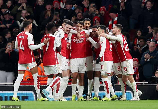 Arsenal 4 1 Newcastle Rampant Gunners cut the gap to Liverpool