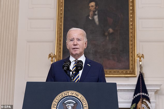 Before a crowd of state leaders, the president, currently in the lead-up to the November elections, began reading from a prepared document a quote from the 16th president on the subject of a divided nation.