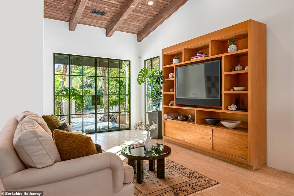 From the windows of the family room you have a view of the front gate