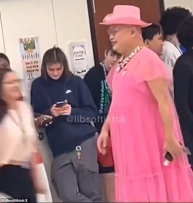 Tjachyadi's appearance in a pink dress seemed to make little impression on unimpressed students