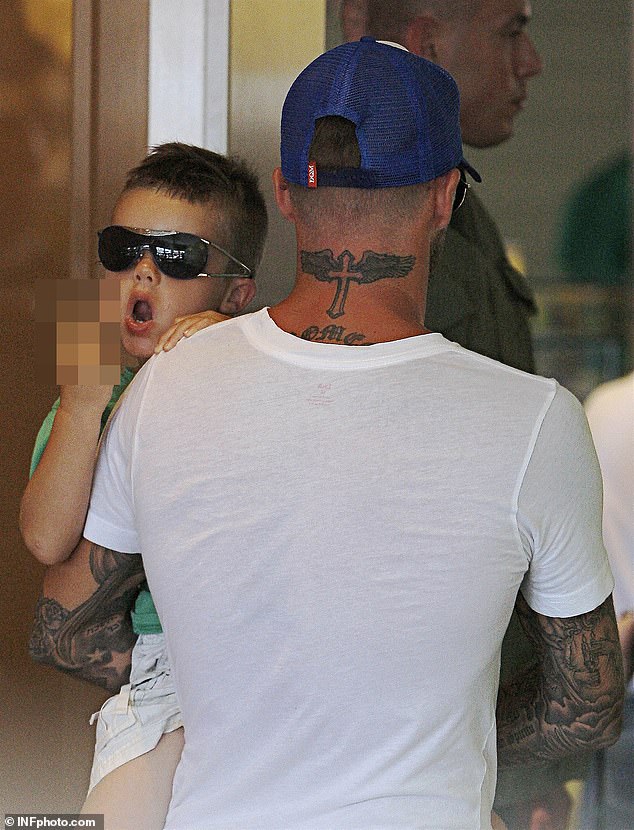 The original photo depicted then-four-year-old Cruz flipping the bird while on an ice cream trip with his dad and boys to The Grove in LA in 2009.