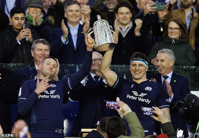 Scotland extended their winning streak against England with a win at Murrayfield