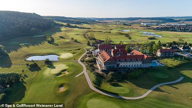 England is about to make a 290 kilometer trip from the Weimarer Land Golf Resort training base