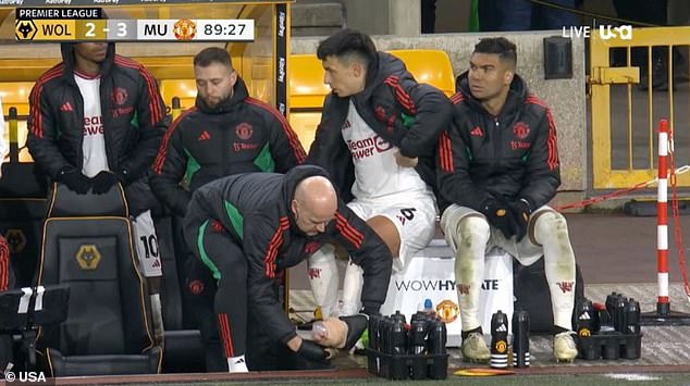 Shortly after coming on as a substitute, Lisandro Martinez was attended to by a Man United club doctor