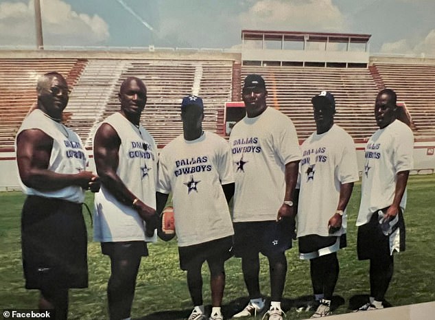 Former Dallas Cowboys guard Tony Hutson (third from right) died earlier this month at age 49