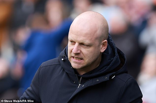 Steven Naismith warned that missile throwing, as seen during Tuesday's match between Hibernian and Hearts, could spell the end of the Edinburgh derby