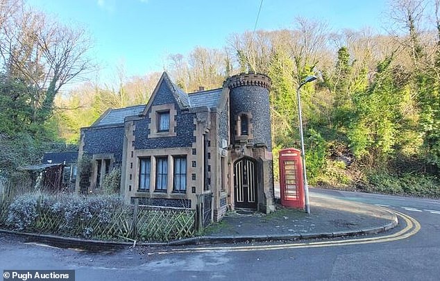 What is offered at the auction?  This leasehold gatehouse in Dover is being sold by Pugh Auctions on January 31st for a guide price of £120,000