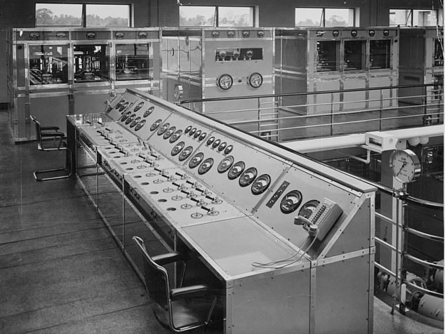 Weight of Ages: Droitwich Transmitting Station opened in the 1930s