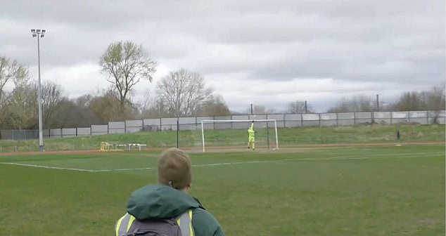 Croydon FC scored a goal in just 2.31 seconds that went over the goalkeeper's head