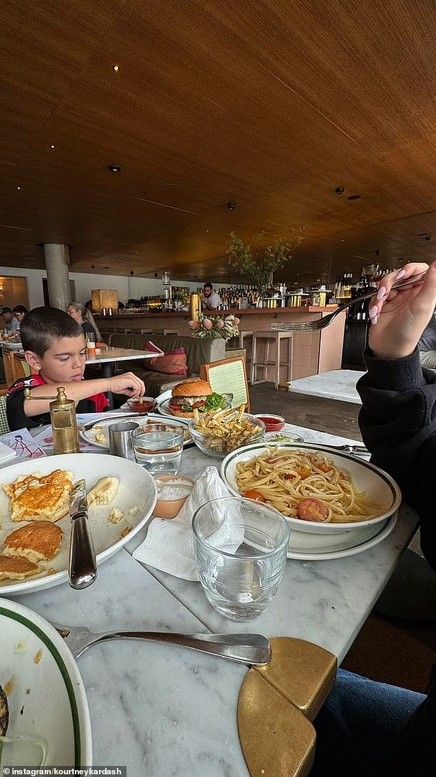 The famous family also enjoyed a meal at Bill's in Bondi Beach on Thursday