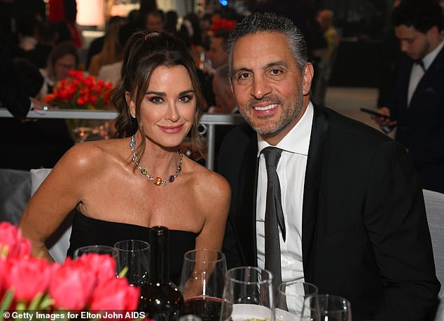 Kyle Richards has revealed that her estranged husband Mauricio Umansky still lives with her in their family home