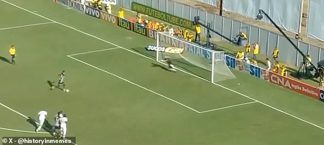 Neymar would stop just before hitting the ball, forcing the goalkeeper to dive early