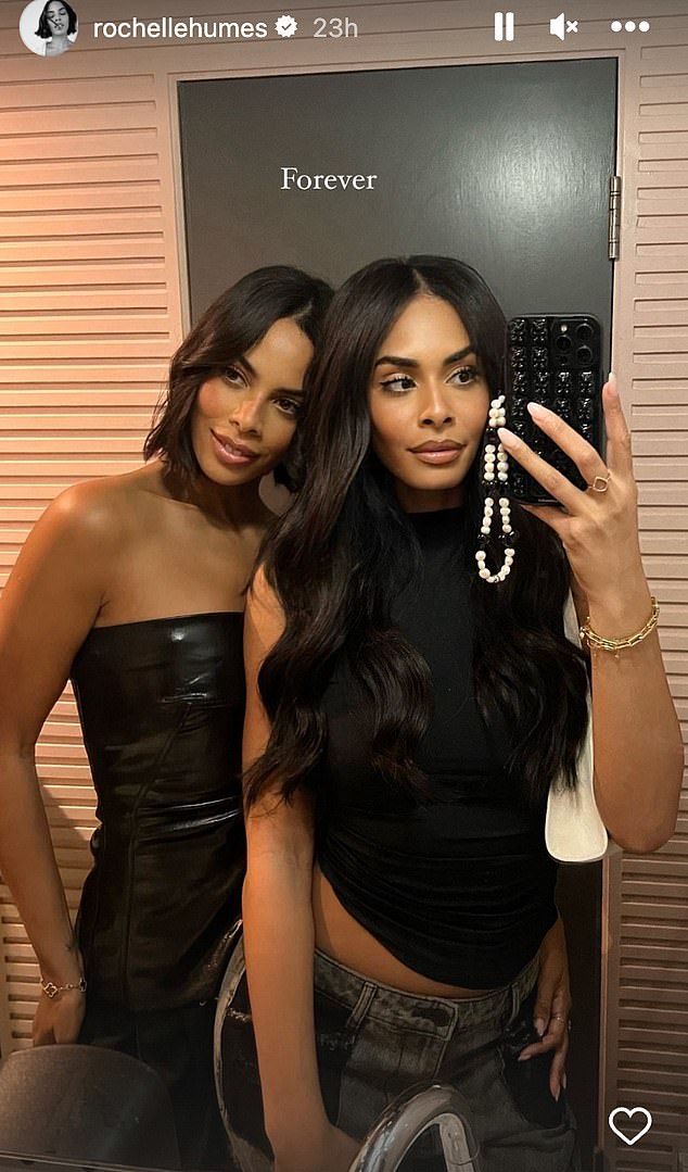 During the night out, Rochelle and Lili took a sweet photo together in the bathroom as they got dressed for the photo, captioning it: 