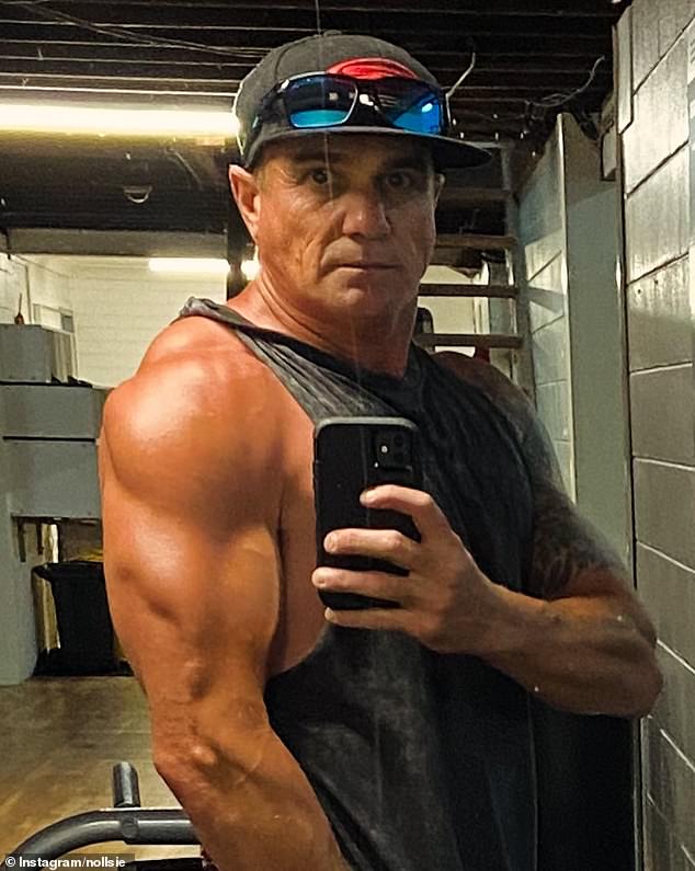 Shannon Noll took to his social media on Friday to show off his new amped-up look.  The Australian Idol star appeared to be bursting out of his shirt in the sexy selfie, which showed off a heavily muscled arm and puffy chest.  (photo)