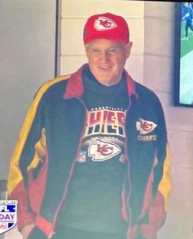 The internet went wild when Philadelphia Eagles fan Scott Swift wore Chiefs gear