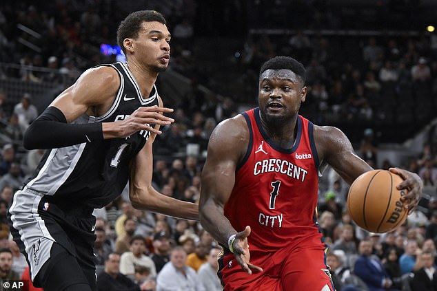 Pelicans star Zion Williamson (right) praised Victor Wembanyama (left) after beating Spurs