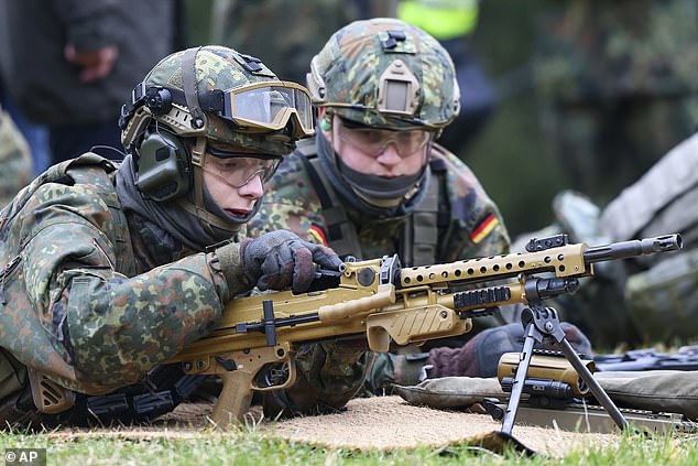 The report warns that German forces could face Russian forces.  In the photo: soldiers training on February 28