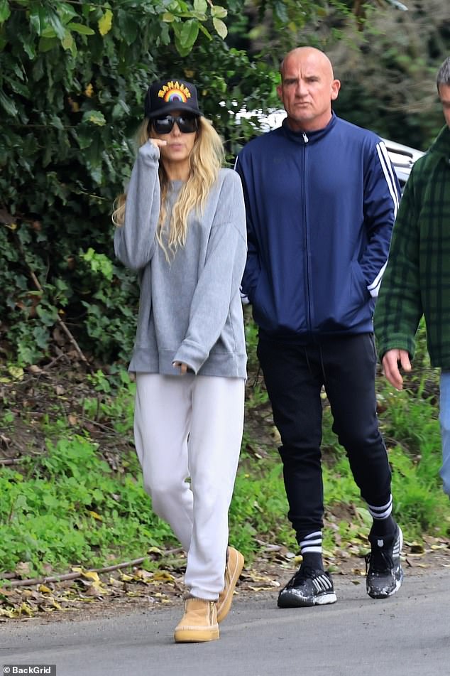 Tish wore a casual look for the occasion, wearing a gray sweatshirt, white sweatpants and UGG boots