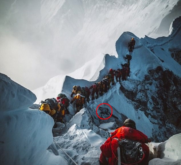 In 2019, a photo was posted showing a corpse still tied to the mountain and dangling amid long lines