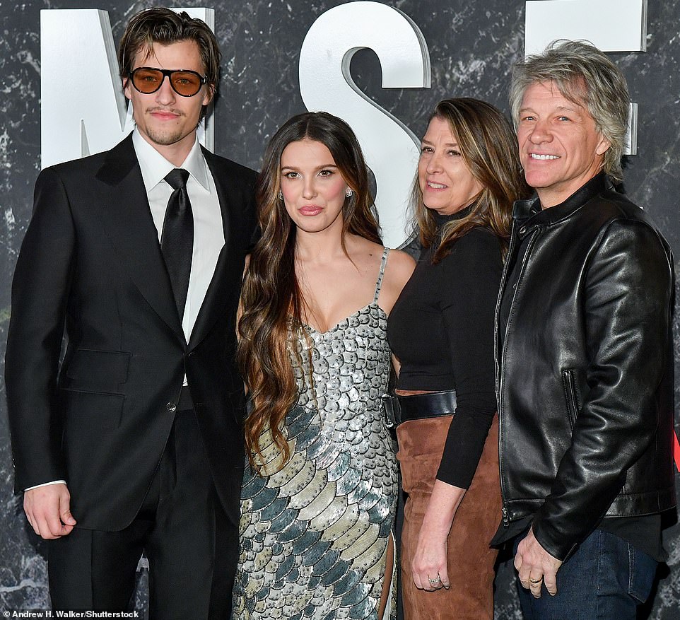 During the premiere, she also stood for a few group photos with Jake and his parents - Dorothea Hurley and none other than Jon Bon Jovi