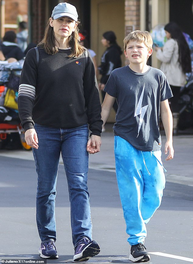 Jennifer looked casual in a striped sweater and true blue jeans, while she fended off the California rays with a baseball cap