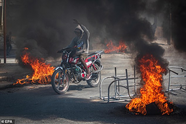 Gang violence in the Haitian capital Port-au-Prince has left at least five dead since Thursday