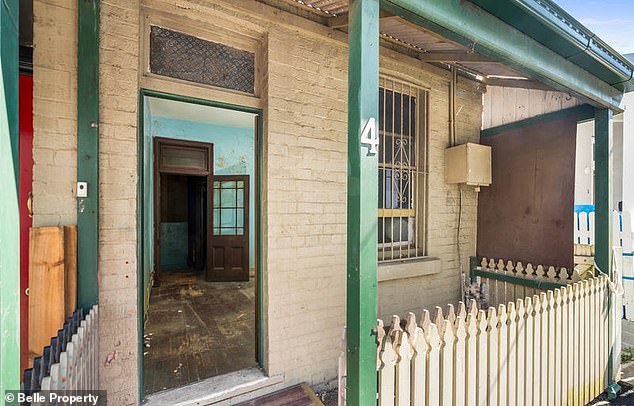 But the sale price for the Water Street property was well below the $2.325 million median for Annandale, with CoreLogic data showing a 17.6 per cent increase in the year to February.