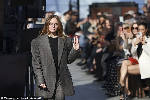 Stella was pictured wearing an oversized suit jacket as she waved to the crowd on her way into the venue