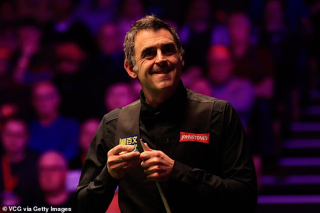 Ronnie O'Sullivan recorded a dominant 4-0 victory over John Higgins in Riyadh on Tuesday