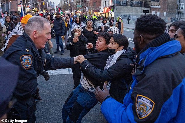 There were warnings of disruption to the N, Q, R, W, 4, 5, 6 and L trains by those flocking to the protest, or by the protest itself