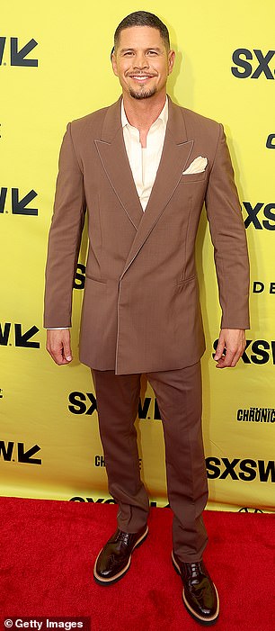 JD Pardo looked sharp in a brown jacket paired with matching pants and dark leather shoes as he posed for a photo