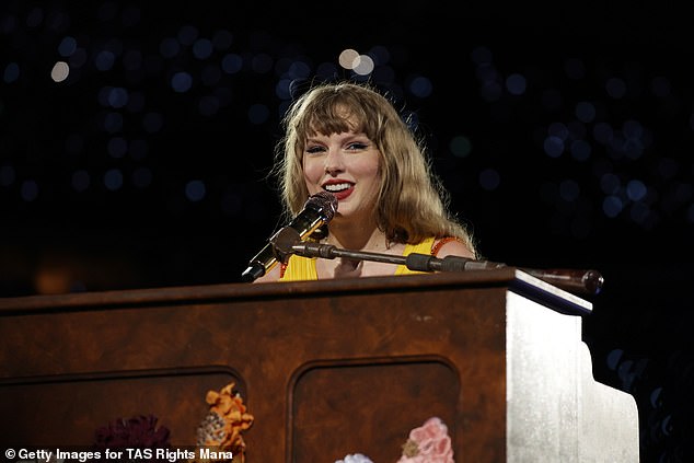 During the concert, Swift decided to give a nod to her beauty in the audience with her lyrics