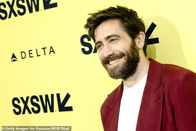 1710033948 599 Jake Gyllenhaal trained for 90 minutes EVERY DAY before shooting