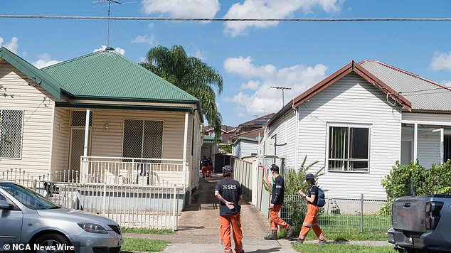 The SES unit is conducting a door-to-door search for a missing boy in Auburn.  : Photo: NCA NewsWire / Flavio Brancaleone