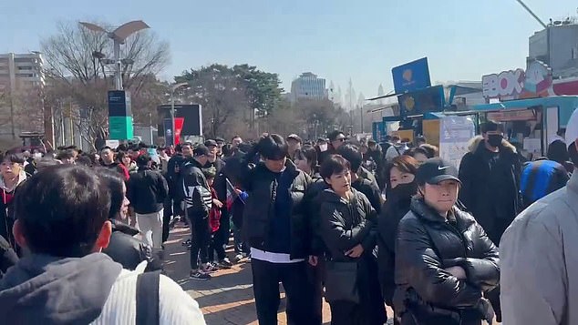 Fans lined up before kick-off to get their hands on Lingard's FC Seoul merchandise