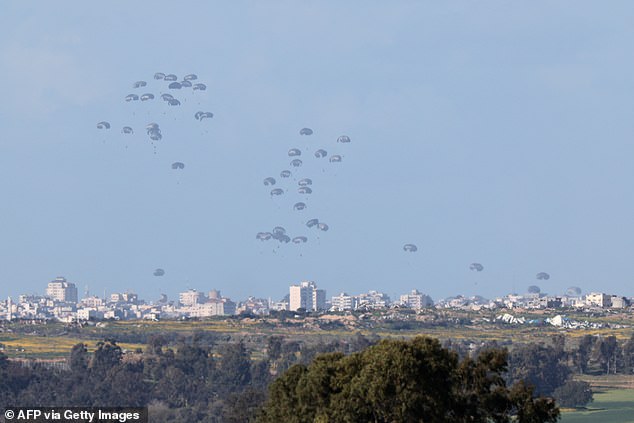 Humanitarian aid falls over northern Gaza – US participates in airdrops