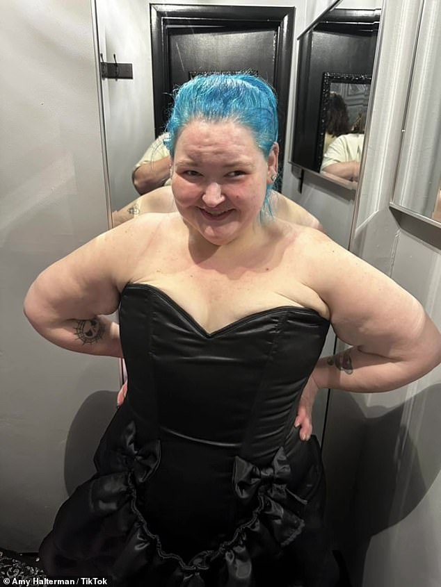 The TLC star, 36, looked stunning as she tried on a sleeveless black dress adorned with two bows