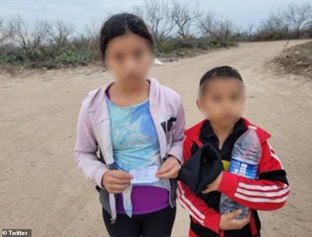 Texas Border Patrol agents have recovered five unaccompanied migrant children with notes with addresses in New York and Texas.