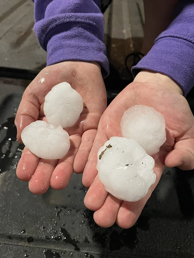 The thunderstorms developed sometime between 5:00 PM and 7:00 PM on Wednesday, growing rapidly and soon spreading from north-central and northeastern Kansas into the Kansas City area.