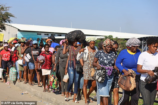 Haitians cross the border between Quanamiente in Haiti and Dajabon in the Dominican Republic on Friday