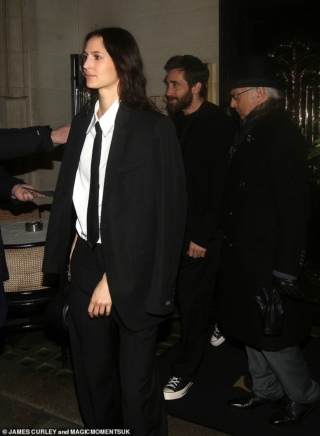 His model girlfriend showed off her effortless sense of style as she kept it neat in a white shirt and black tie