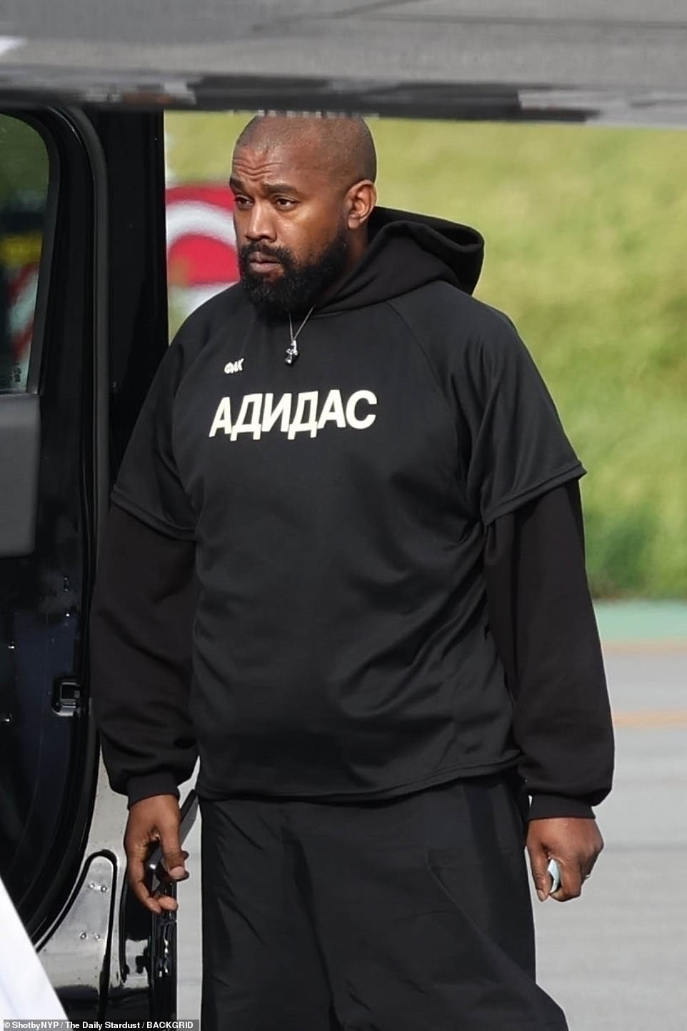 Kanye was dressed in an oversized black tracksuit that completely covered his body