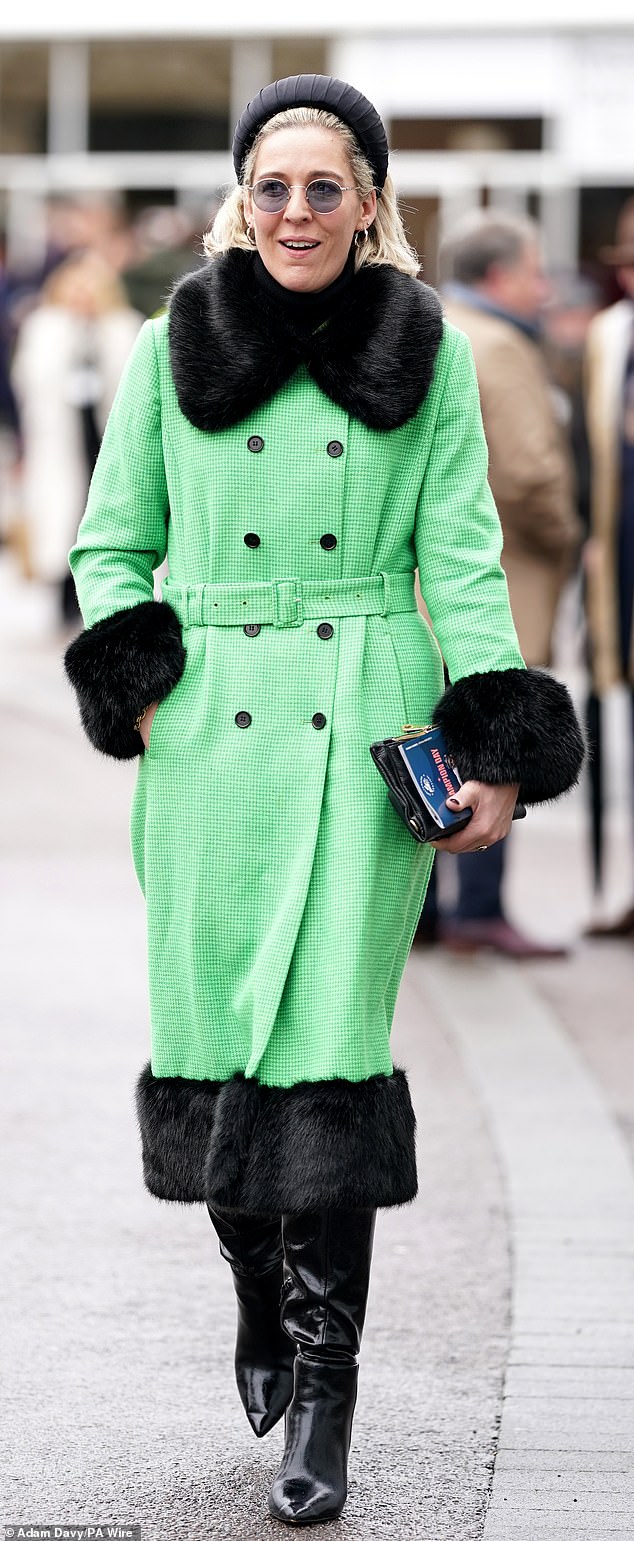 Green Queen!  One reveler looked stunning in a bright green coat with boots and fluffy embellishments