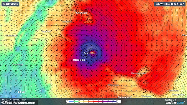 The cyclone is expected to wreak havoc in an area stretching hundreds of kilometers from Alyangula in the NT to Mornington Island in Queensland.