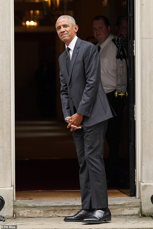 The former US president waved and smiled as he walked to the famous door number 10 this afternoon