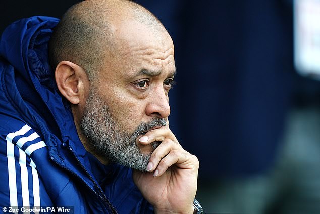 Due to the deduction of four points, Nuno Espirito Santo's team has dropped to the bottom three