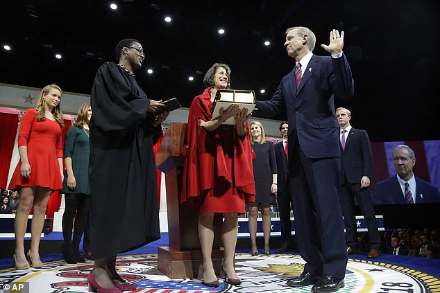 Judge Sharon Johnson Coleman (center left) swears in 42nd Illinois Governor Bruce Rauner (center right) on January 12, 2015