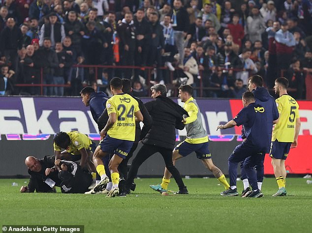 Trabzonspor fans tried to attack Fenerbahce players after their match this month